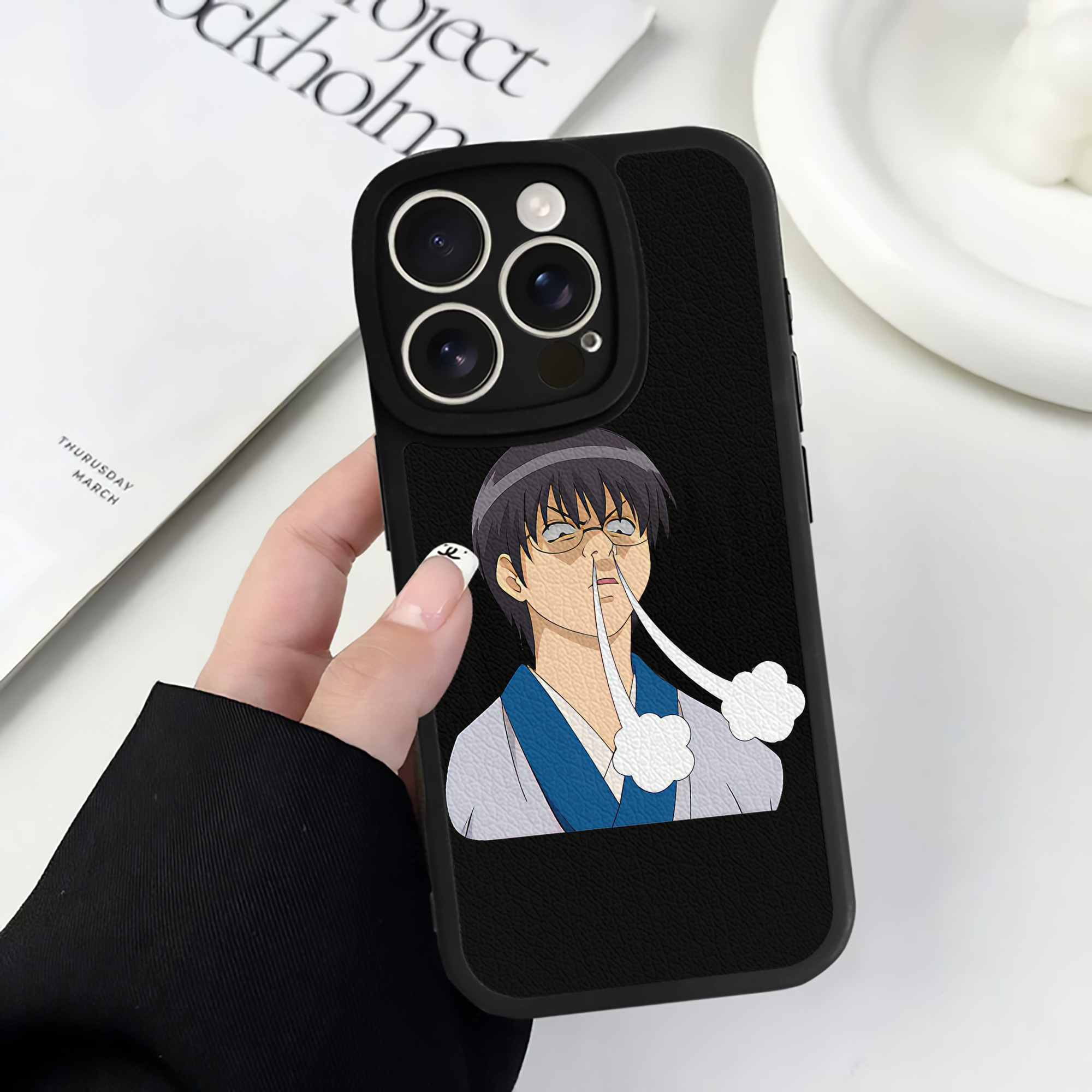 （画像用） ぎんたま 坂田銀時（さかたぎんとき） 神楽 志村新八（しむら しんぱち） GINTAMA Sakata Gintoki Kagura Shimura Shinpachi 【iPhone 16シリーズ対応】シリコンスマホケース（レザー調） 材質：シリコン